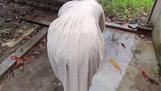 Desi village sexy woman fucking in home garden